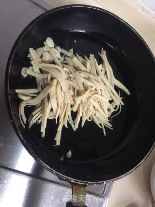 Stir-fried Wuqian with Tofu Shreds recipe