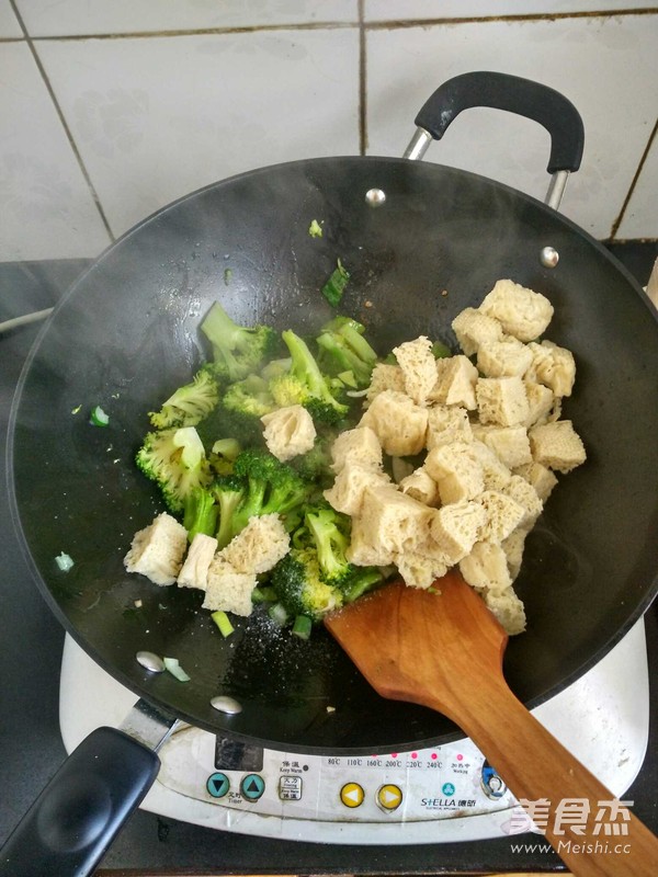 Fried Gluten with Broccoli recipe