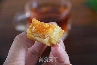 Cantonese-style Lotus Paste and Egg Yolk Mooncakes recipe