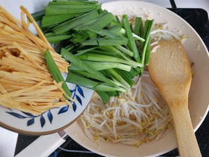 Refreshing and Non-greasy Fried Three-wire recipe