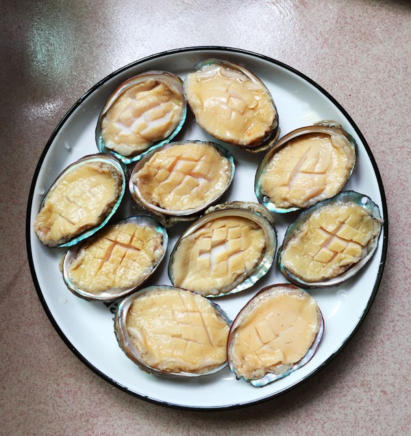 Steamed Abalone with Gold and Silver Garlic recipe