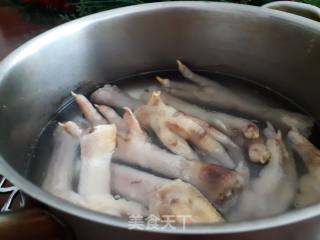 Sauce-flavored Chicken Feet recipe