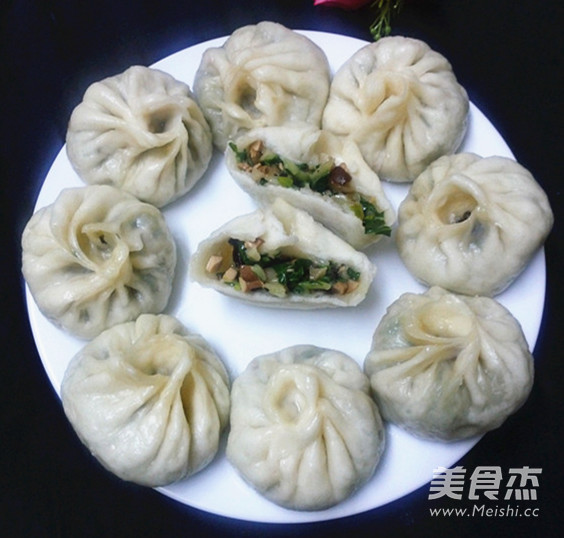 Sesame Oil Shiitake Mushroom and Vegetable Buns recipe