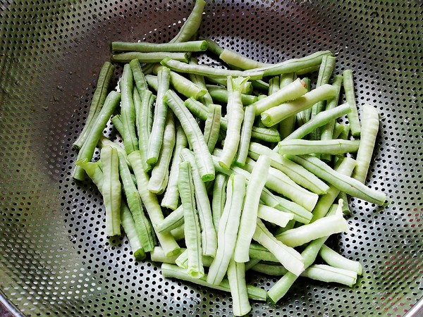 Stir-fried Beans with Plum Dried Vegetables recipe