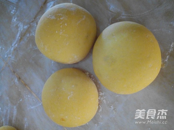 Pumpkin Hanami Mantou recipe