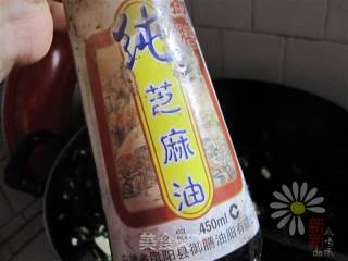 Stir-fried Peanuts with Cilantro and Dried Tofu recipe