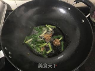 #春食野菜香#fried Wuchang Fish with Pepper Leaves recipe