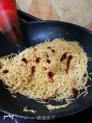 Fried Noodles with Beef and Egg in Oyster Sauce recipe