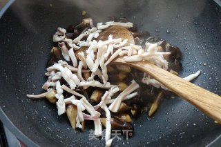 Stir-fried Shredded Squid with Agaricus recipe