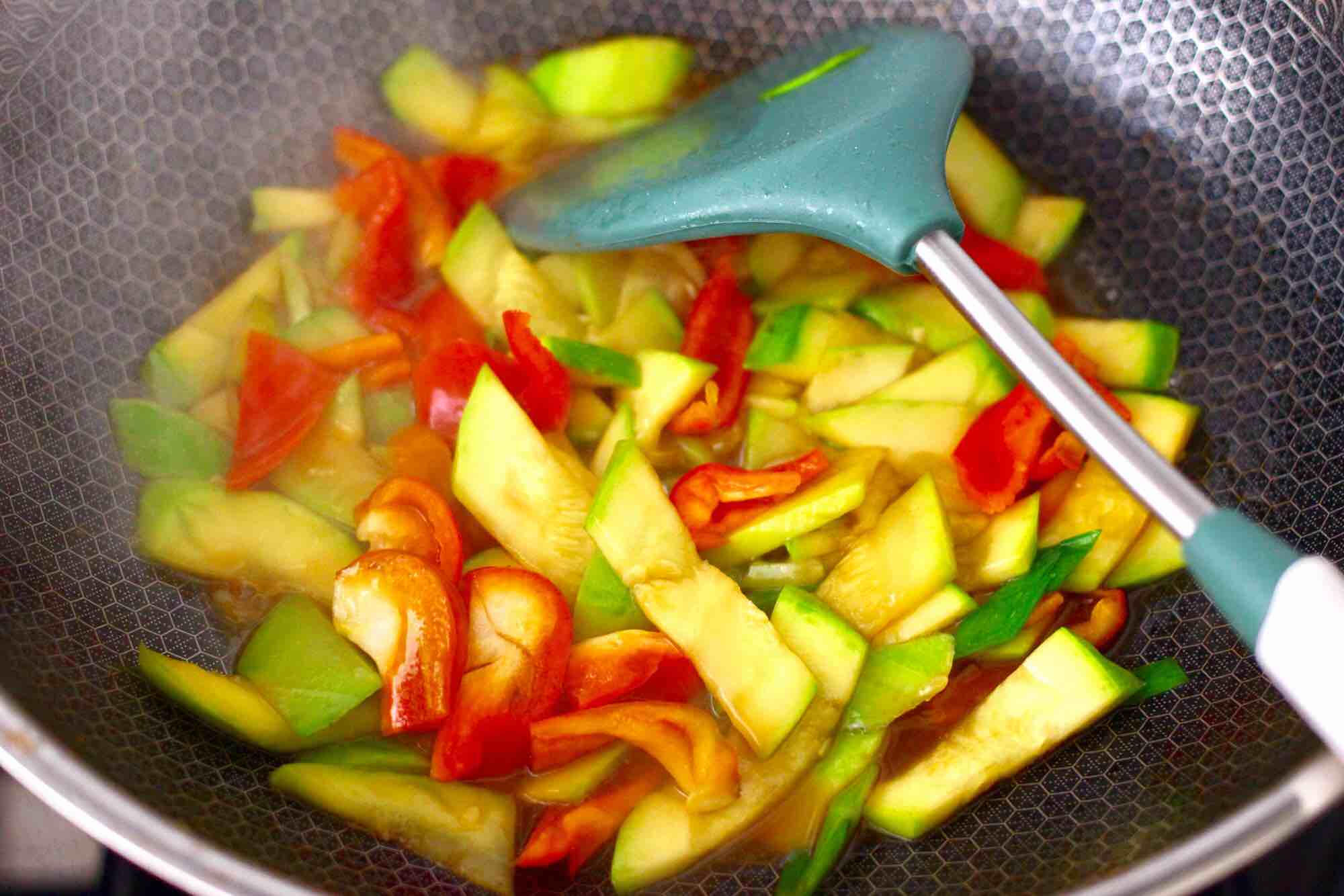 Stir-fried Zucchini with Spicy Dried Spicy recipe