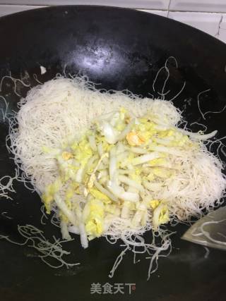 Stir-fried Bee Hoon with Beef Brisket recipe