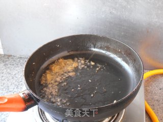 Stir-fried Leek with Cuttlefish Flower recipe