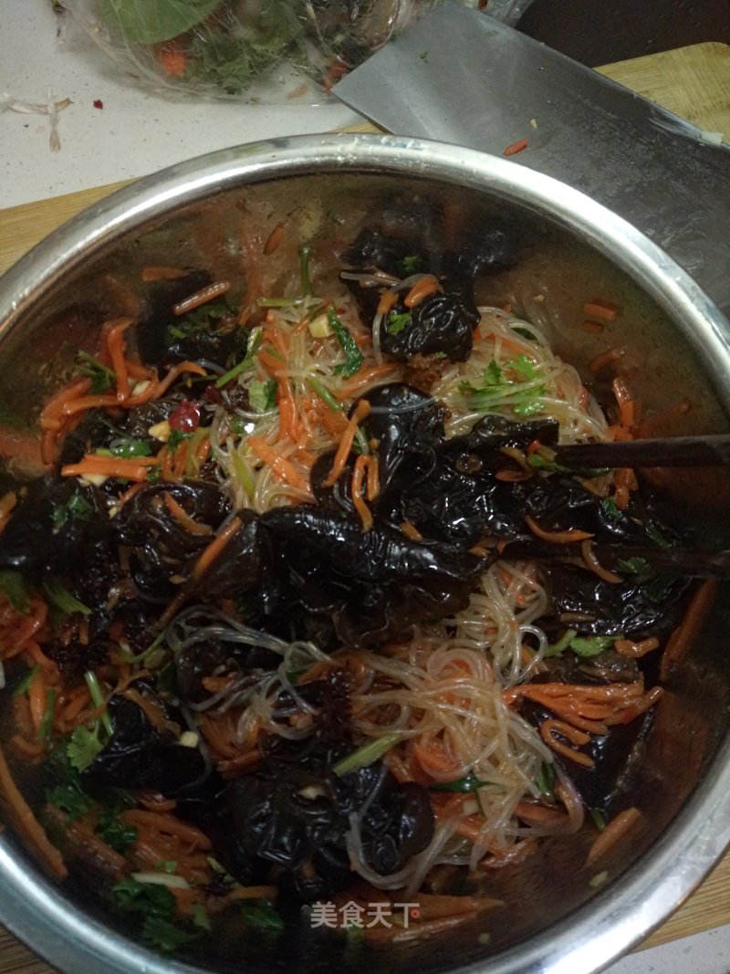 Salad with Jellyfish, Vermicelli, Carrot, Black Fungus, Coriander recipe