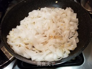 Stir-fried Hor Fun with Green Vegetables and Shrimp recipe