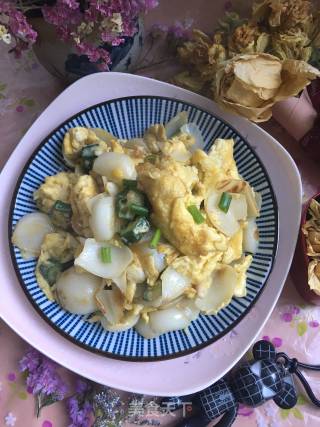 Scrambled Eggs with Lily recipe
