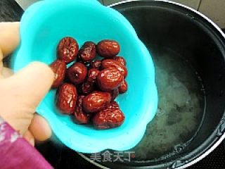 Papaya, Red Dates and Tremella Soup recipe