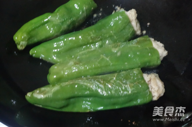 Stuffed Meat with Tiger Skin and Green Peppers recipe