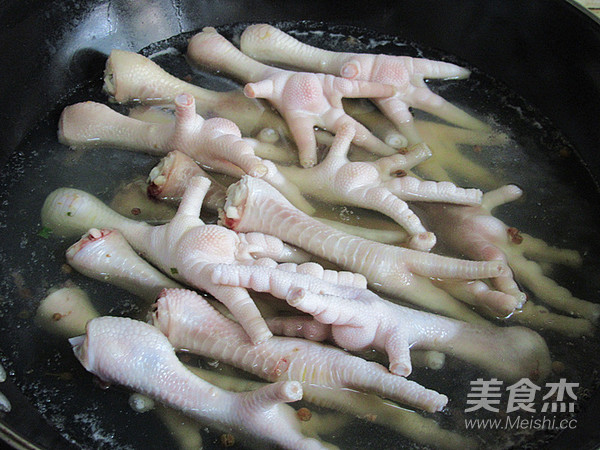 Pickled Pepper Chicken Feet recipe