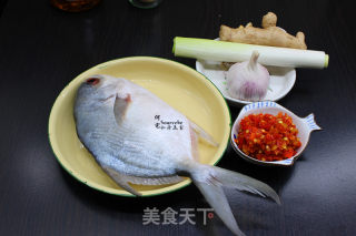 Steamed Golden Pomfret with Chopped Pepper recipe