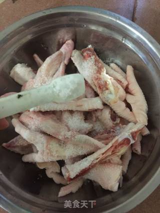 Chicken Feet and Chicken Wing Tips with Mixed Sauce and Fungus Cold Dressing recipe