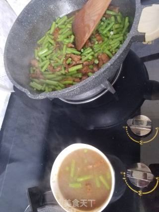 Braised Noodles with Long Beans recipe