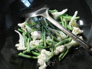 Boiled Lotus Leaf Egg with Beans and Cauliflower recipe