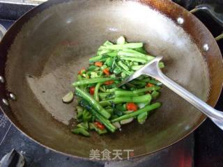 Stir-fried Cantonese Vegetable Stalks with Green and Red Peppers recipe