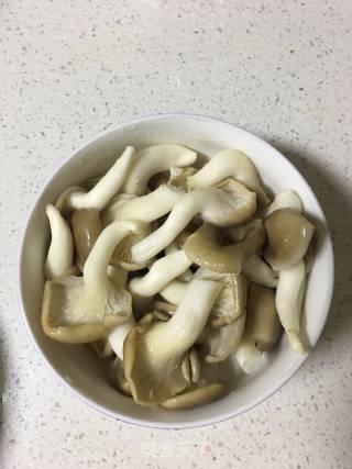 Ji Zhen Mushroom in Oyster Sauce recipe