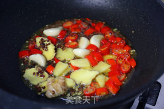 Stewed Oxtail with Huoxiang Pickled Peppers recipe