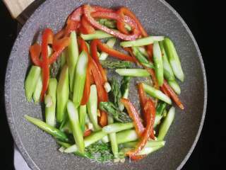 Stir-fried Italian Fusilli with Shrimp and Asparagus recipe