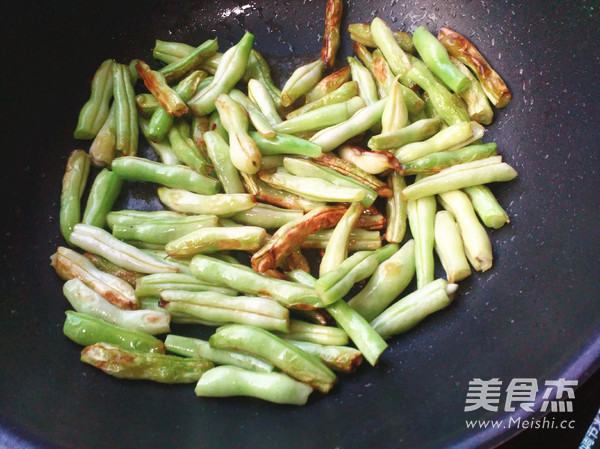Spicy Stir-fried Shuang Tiao recipe