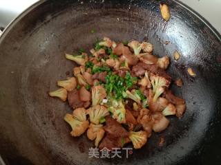 Stir-fried Pork Head with Cauliflower recipe