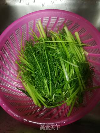 Fried Fennel Seedlings with Lean Meat recipe