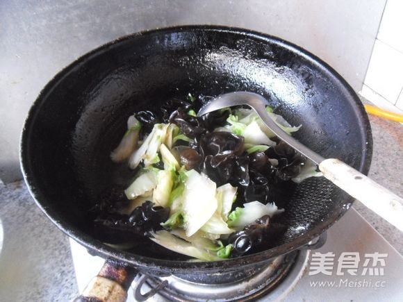 Stir-fried Black and White Dishes recipe