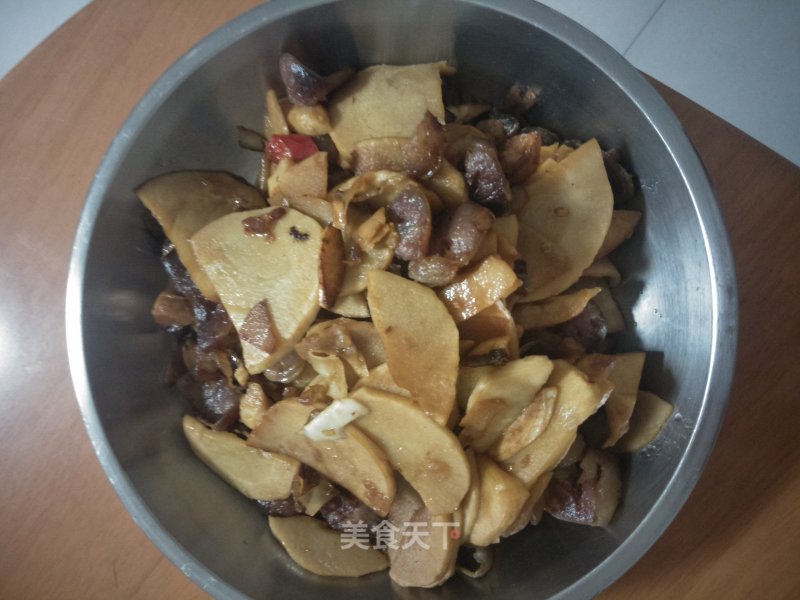 Stir-fried Winter Bamboo Shoots with Sausage recipe