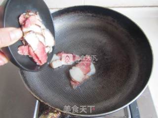 Stir-fried Bacon with Artemisia recipe