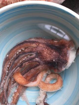 Grilled Chestnut Squash Squid Leg Salad recipe