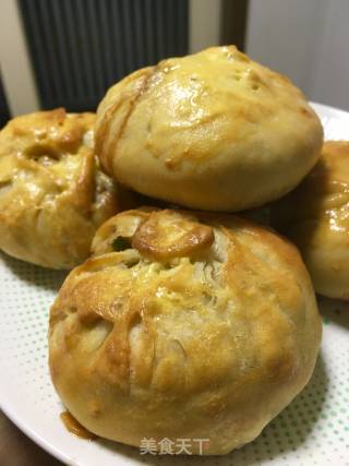 Baked Buns with Garlic and Meat Stuffing recipe