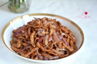 Stir-fried Onion with Shredded Pork recipe