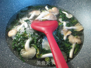 Vegetable Core Dried Salted Duck Egg Xiuzhen Mushroom Soup recipe