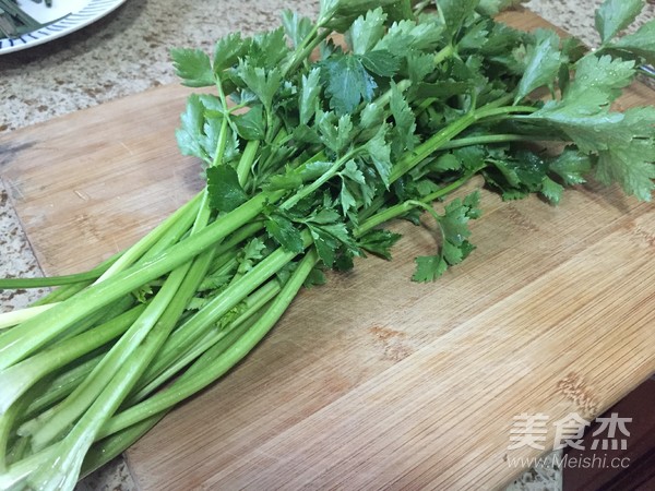 Fried Squid with Celery recipe