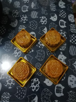 Cantonese Classic-moon Cakes with White Lotus Paste and Egg Yolk recipe