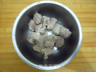 Spare Ribs Soup with Loofah Mushroom recipe