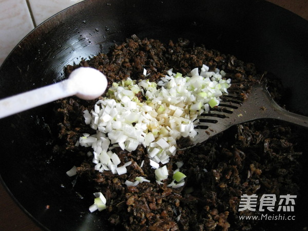 Moldy Dried Vegetable Buns recipe