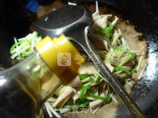 Stir-fried Goose Intestines with Chives and Chives recipe