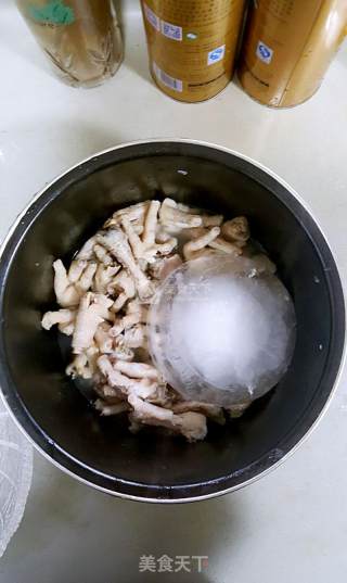 Eating Soaked Chicken Feet that Feel Happy recipe