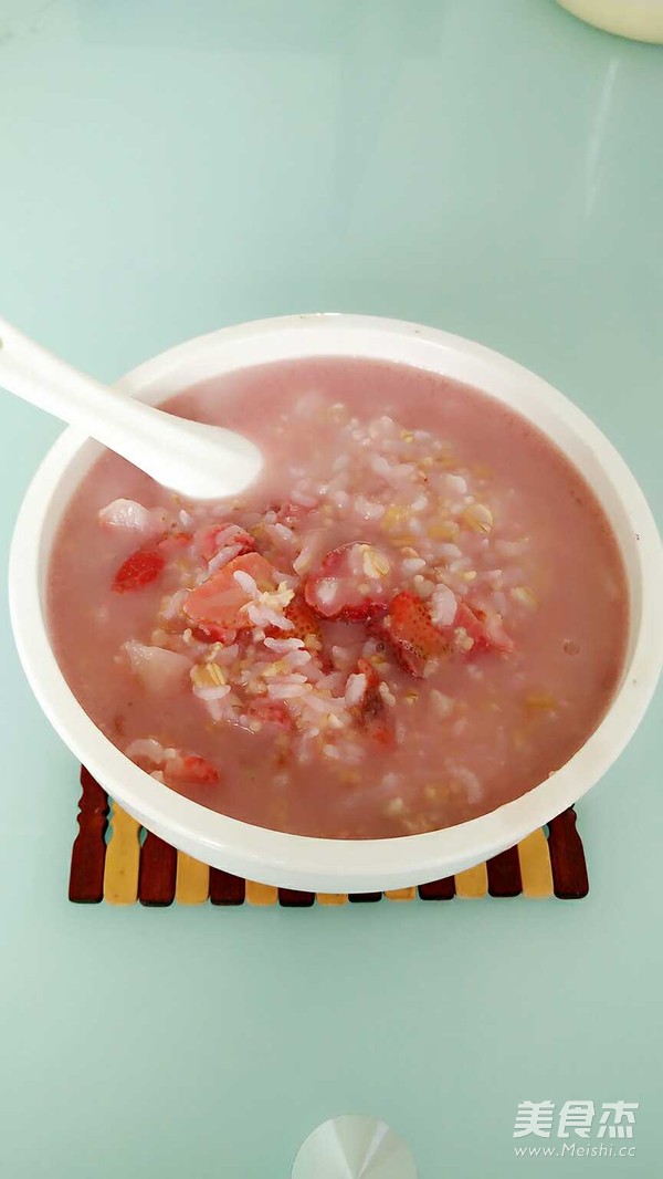 Coconut Milk Strawberry Oatmeal Porridge recipe