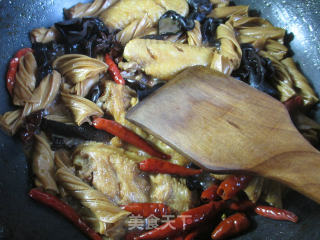 Black Fungus and Bean Tendon Roasted Middle Fin recipe