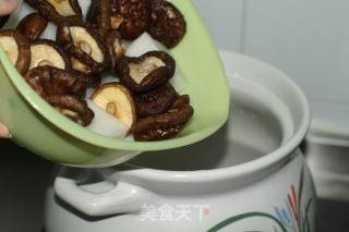 Summer Appetizer Soup---white Radish, Mushroom and Pepper Pork Bone Soup recipe