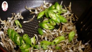 A Quick Side Dish that is Served with Wine and Rice with Green Pepper and Small Fish recipe